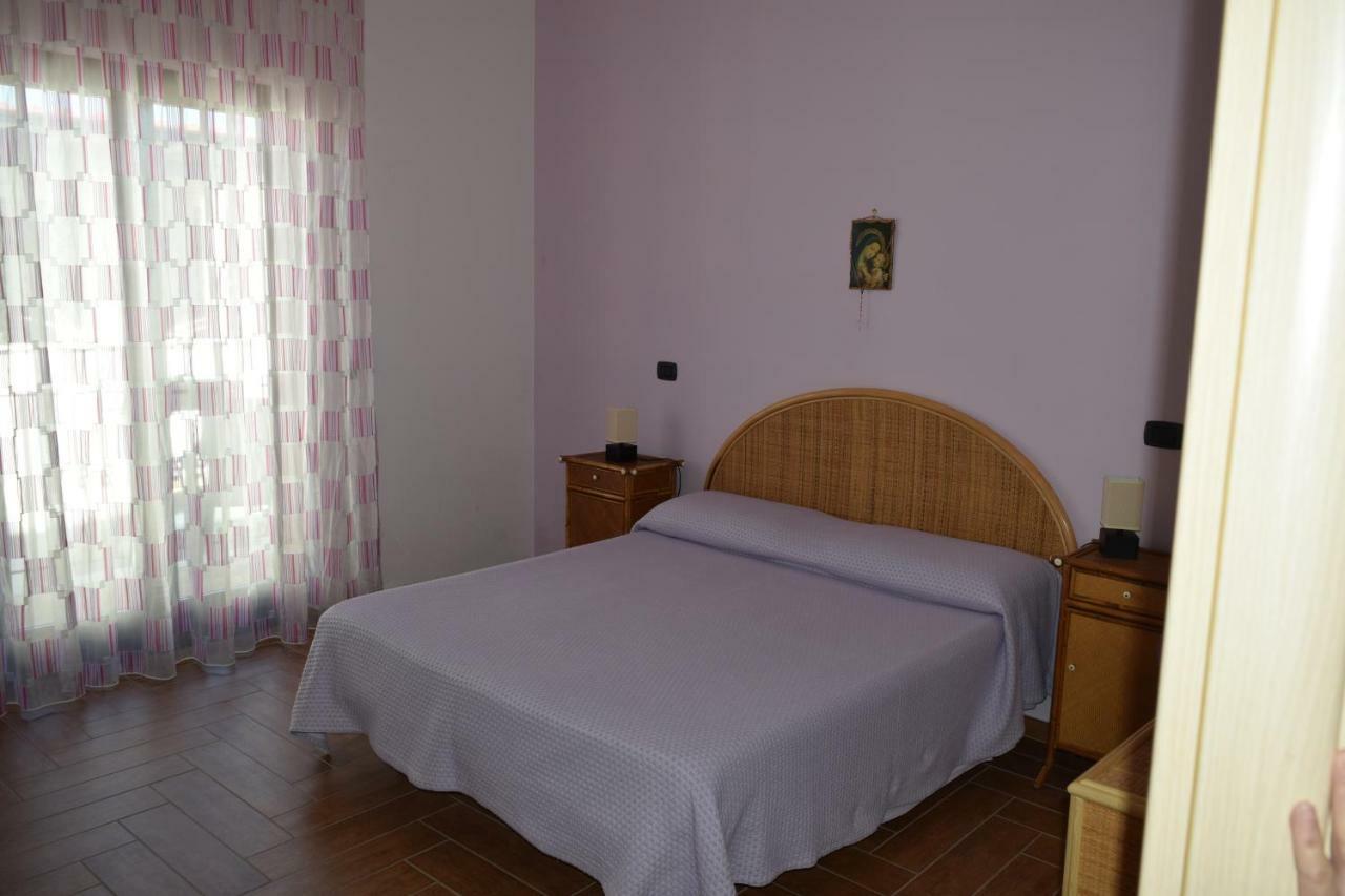 Bed &Breakfast Pinetamare Bed and Breakfast Castel Volturno Exteriör bild