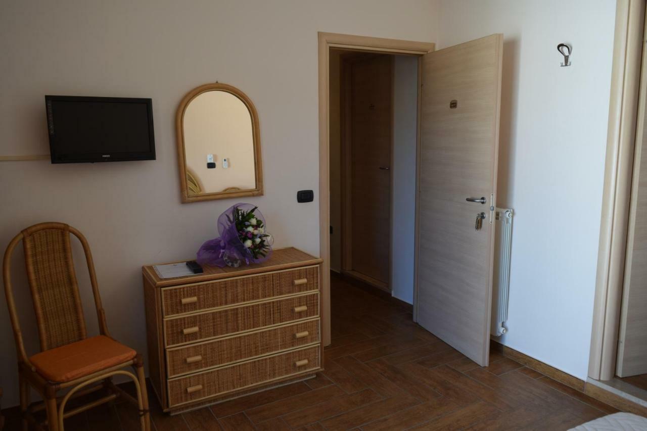 Bed &Breakfast Pinetamare Bed and Breakfast Castel Volturno Exteriör bild