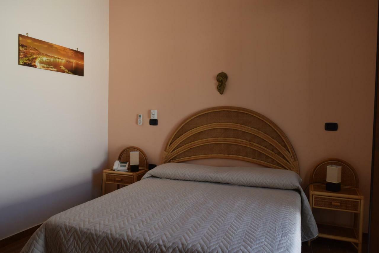 Bed &Breakfast Pinetamare Bed and Breakfast Castel Volturno Exteriör bild